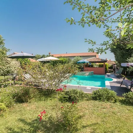 Country House Apartments Apartment