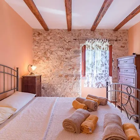 Country House Apartments