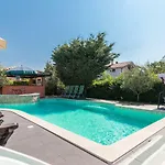 Country House Apartments Lejlighed