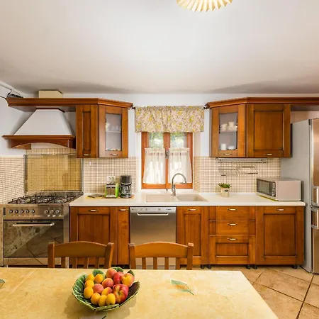 Country House Apartments *