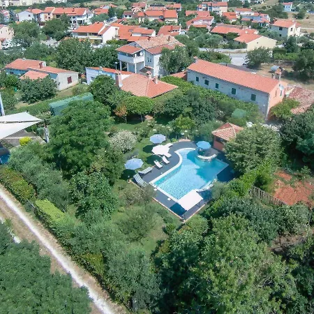 Country House Apartments * Pola