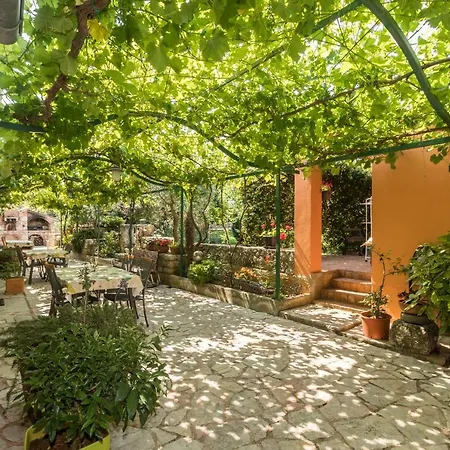 Country House Apartments Διαμέρισμα *