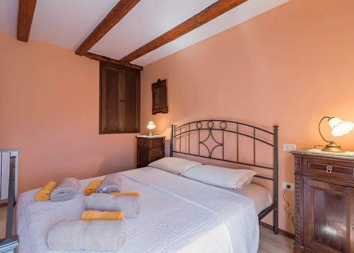 Country House Apartments *